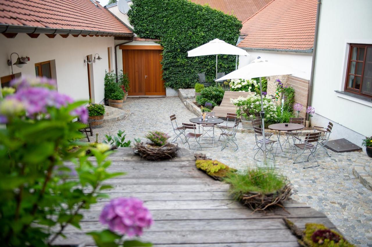 Weingut Breitenfelder Retz Exterior foto