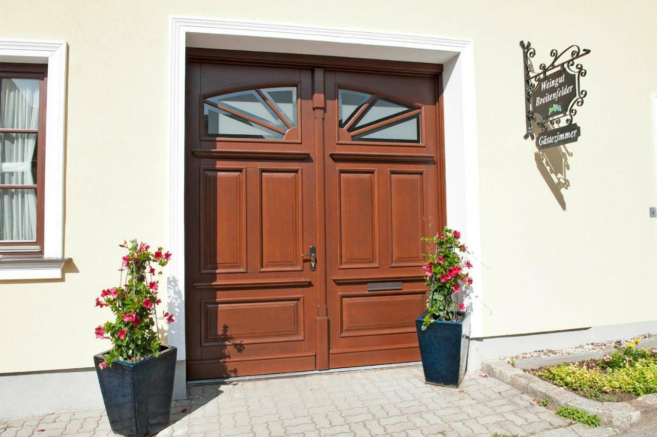 Weingut Breitenfelder Retz Exterior foto